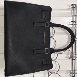 michael kors medium shaffel top handle bag!